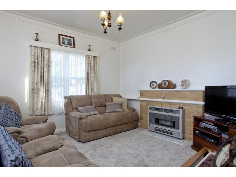 10 Wesley Street, Kangaroo Flat VIC 3555