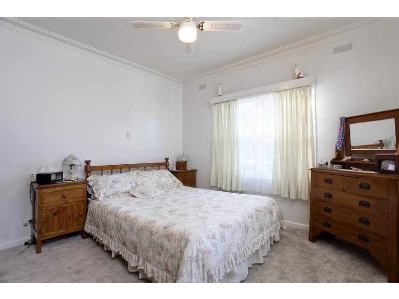 10 Wesley Street, Kangaroo Flat VIC 3555