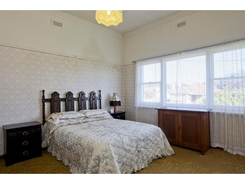 13 Burrell Street, Flora Hill VIC 3550