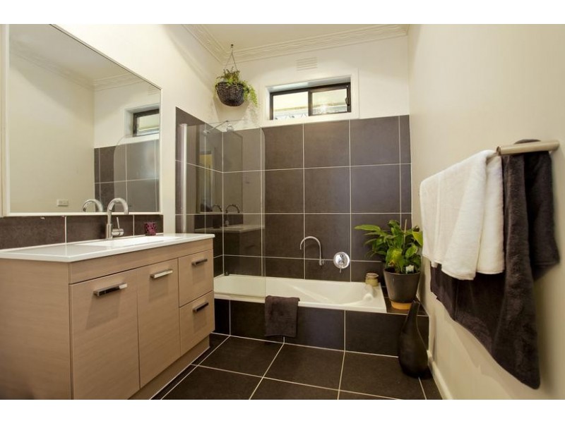 358 High Street, Kangaroo Flat VIC 3555