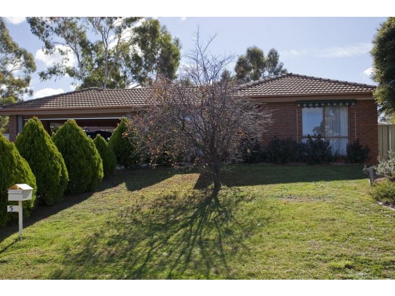 5 Windsor Court, Kangaroo Flat VIC 3555