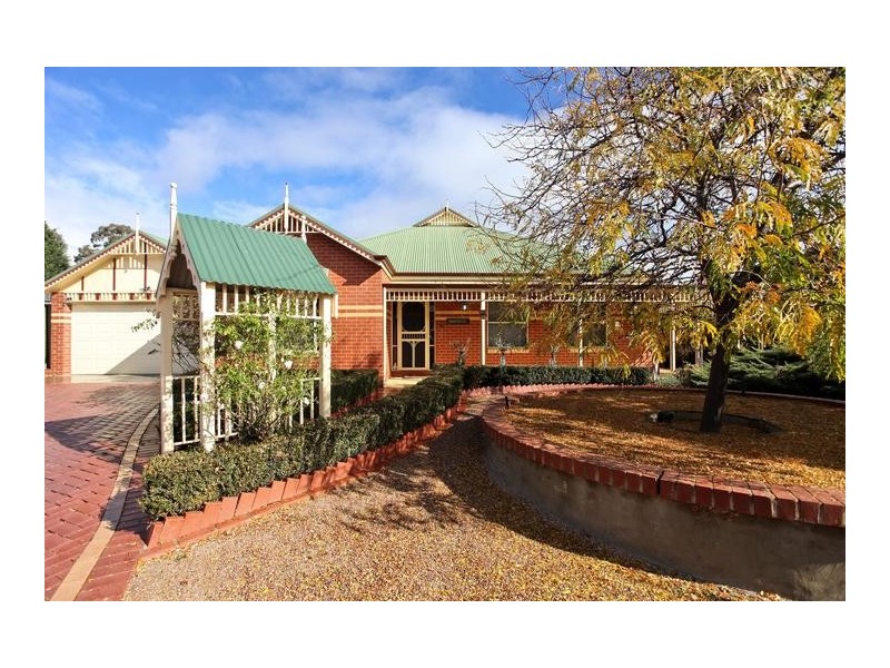 6 Winterbourne Rise, Kennington VIC 3550