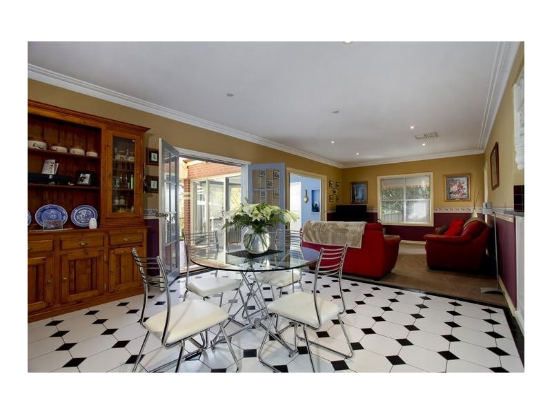 6 Winterbourne Rise, Kennington VIC 3550