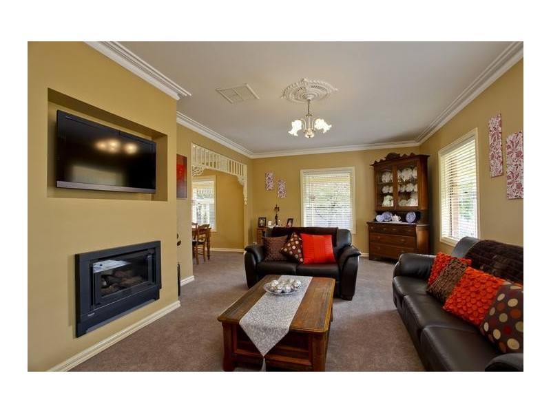 6 Winterbourne Rise, Kennington VIC 3550