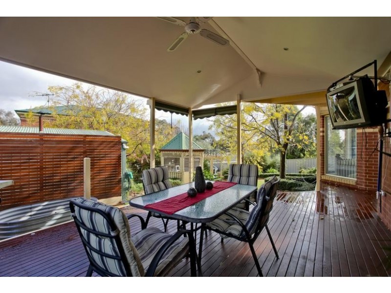 6 Winterbourne Rise, Kennington VIC 3550