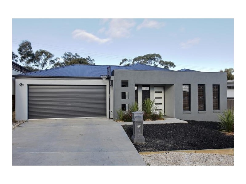 11 Arbor Place, White Hills VIC 3550