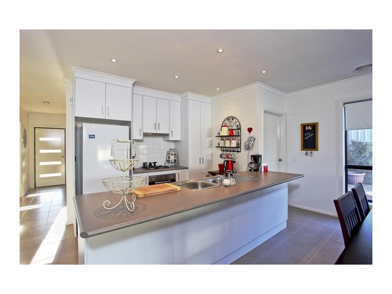 11 Arbor Place, White Hills VIC 3550