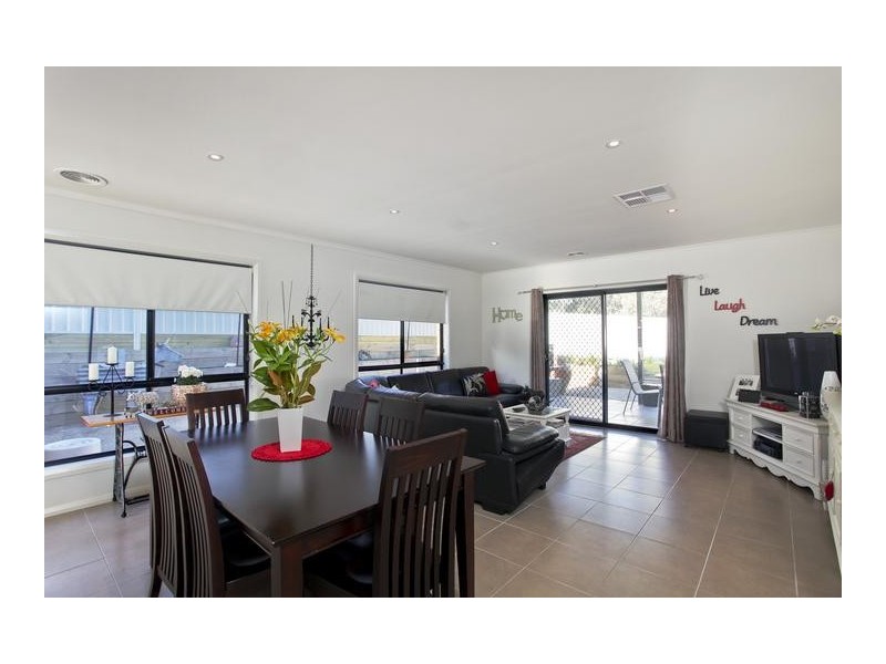 11 Arbor Place, White Hills VIC 3550