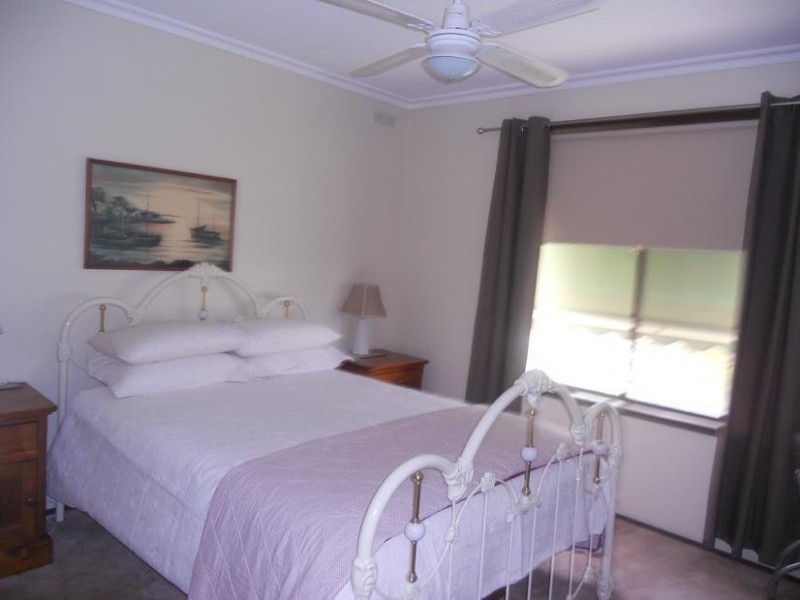 14 Carolin Street, Flora Hill VIC 3550