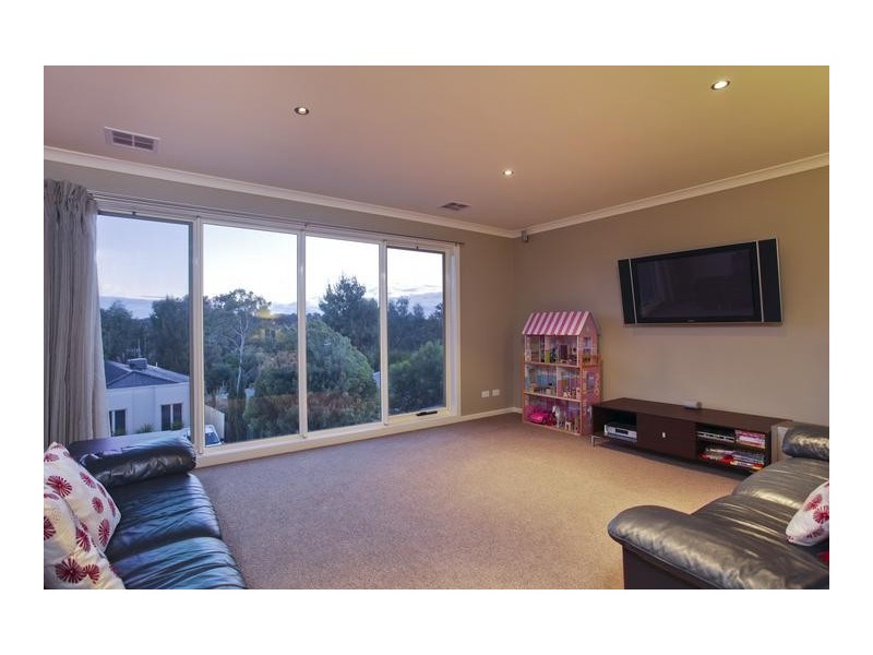 4 Oxford Terrace, Strathdale VIC 3550