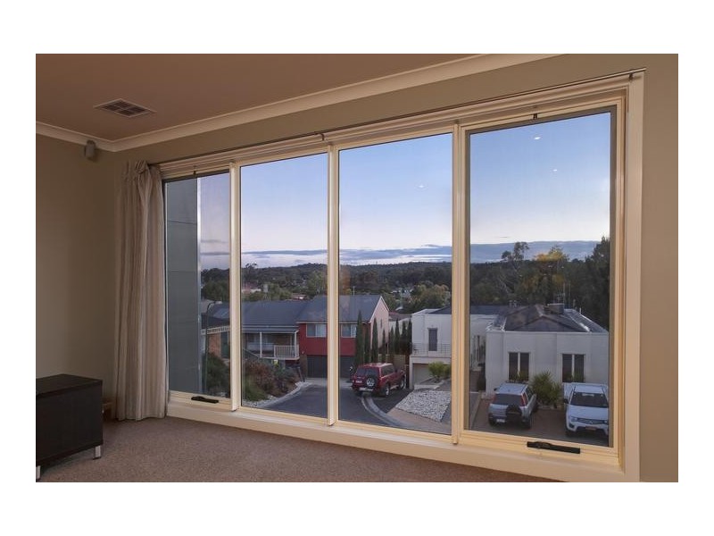 4 Oxford Terrace, Strathdale VIC 3550