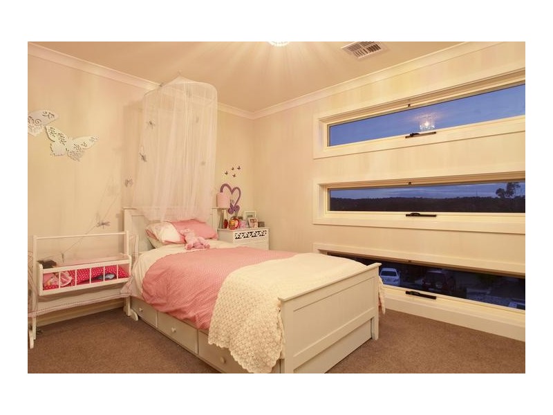 4 Oxford Terrace, Strathdale VIC 3550