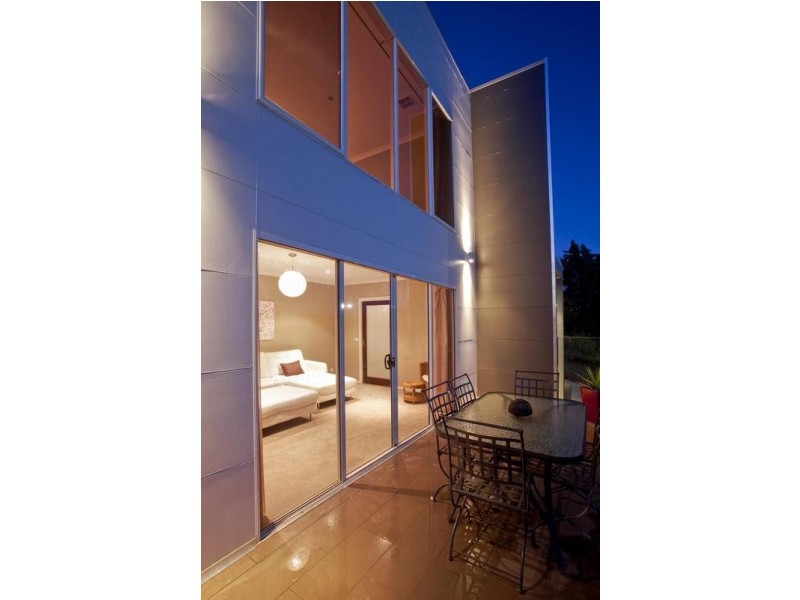 4 Oxford Terrace, Strathdale VIC 3550