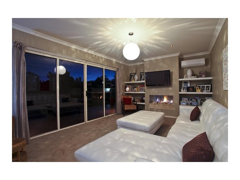 4 Oxford Terrace, Strathdale VIC 3550