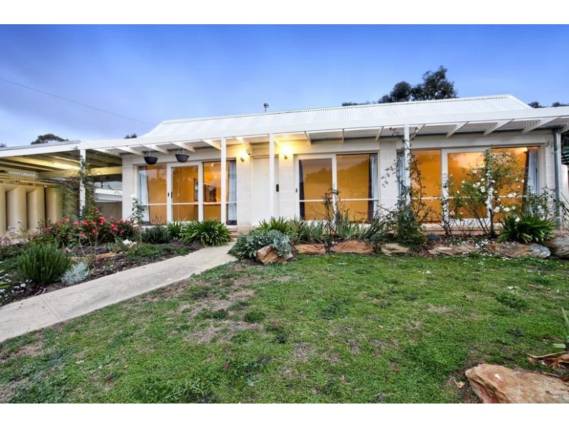 19 Deakin Drive, Flora Hill VIC 3550