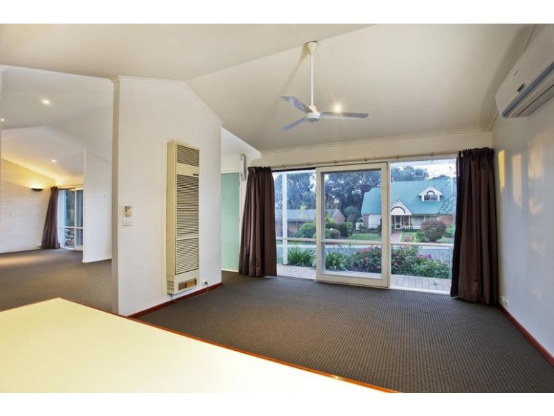 19 Deakin Drive, Flora Hill VIC 3550