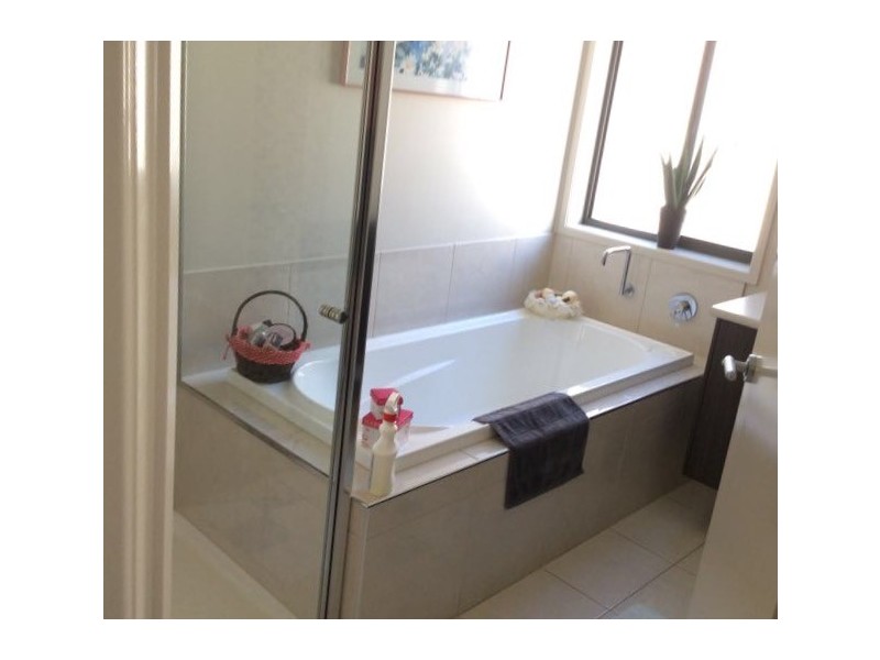 35 Barnett Drive, Kangaroo Flat VIC 3555