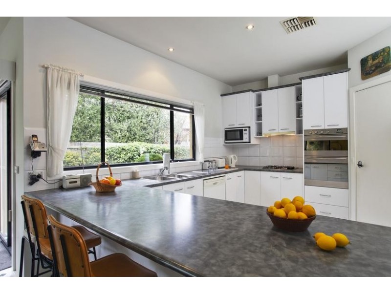 3 Peppertree Grove, Strathdale VIC 3550