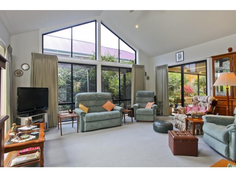 3 Peppertree Grove, Strathdale VIC 3550