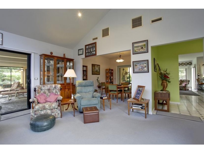 3 Peppertree Grove, Strathdale VIC 3550