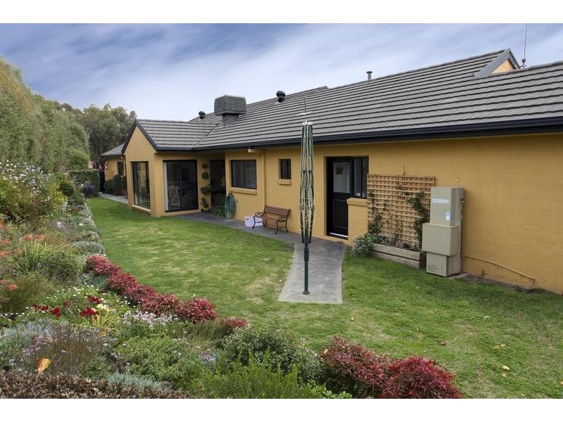 3 Peppertree Grove, Strathdale VIC 3550