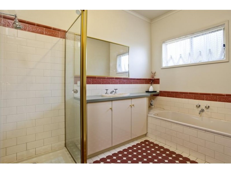 4 Moomba Court, Kennington VIC 3550