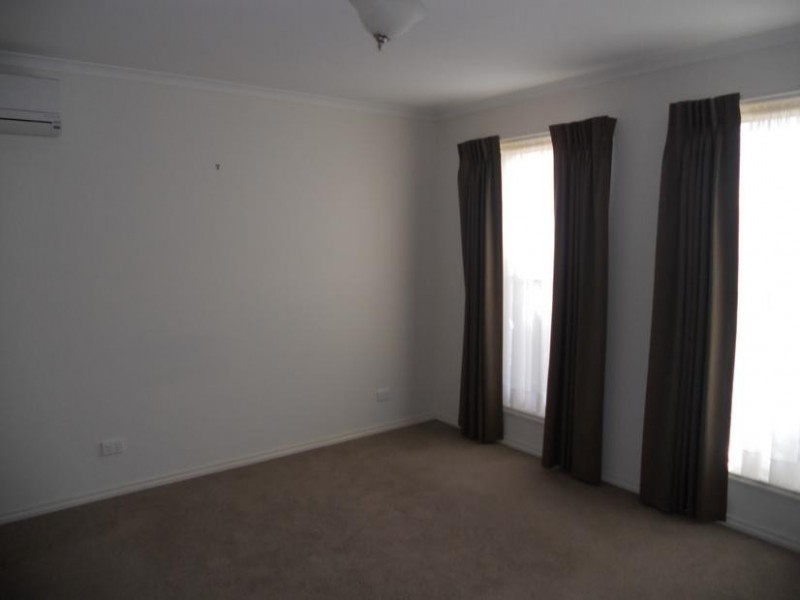 24 Elizabeth Street, Kangaroo Flat VIC 3555