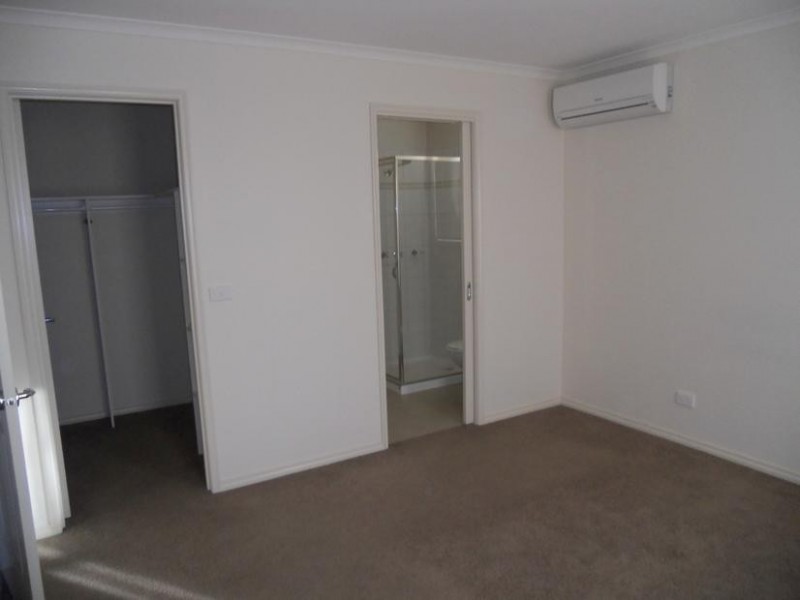 24 Elizabeth Street, Kangaroo Flat VIC 3555