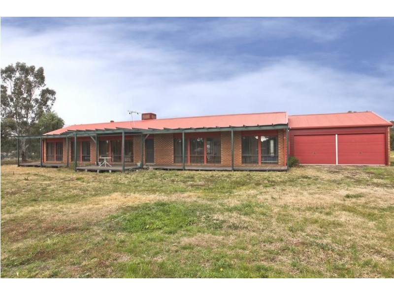 10 Holmes Road, Huntly VIC 3551