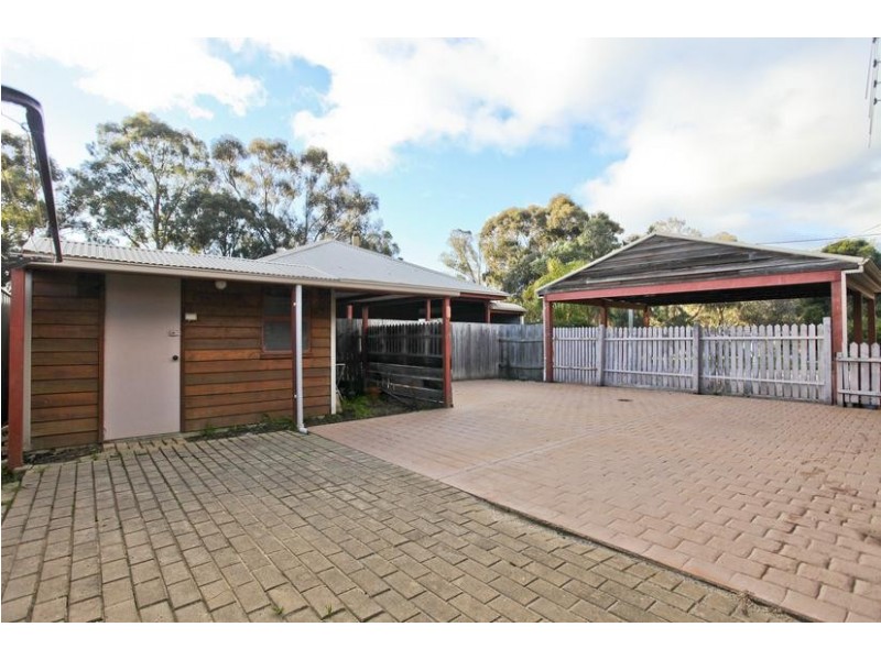 1 Pethrick Street, Kangaroo Flat VIC 3555