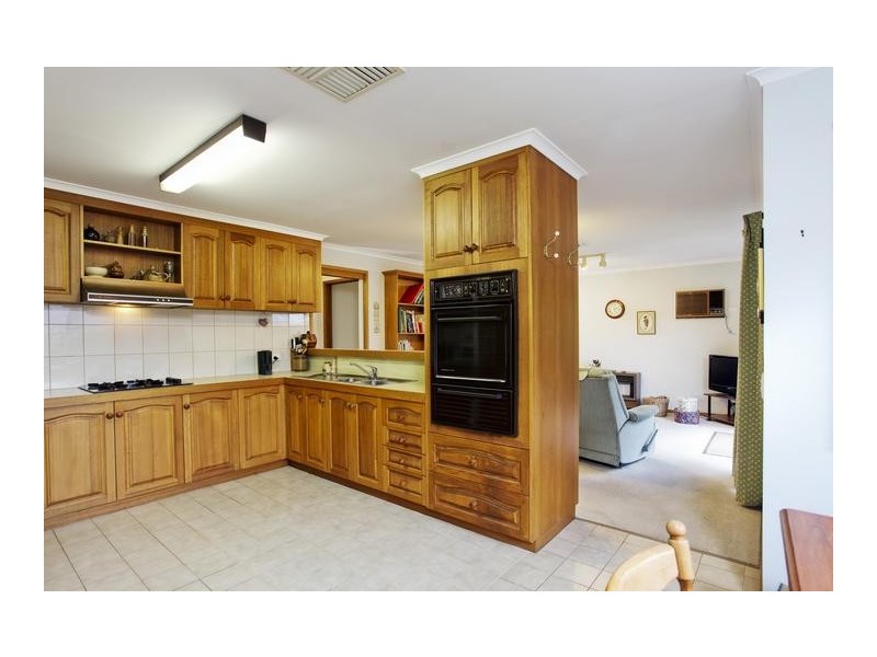 4 Mayfield Parade, Strathdale VIC 3550