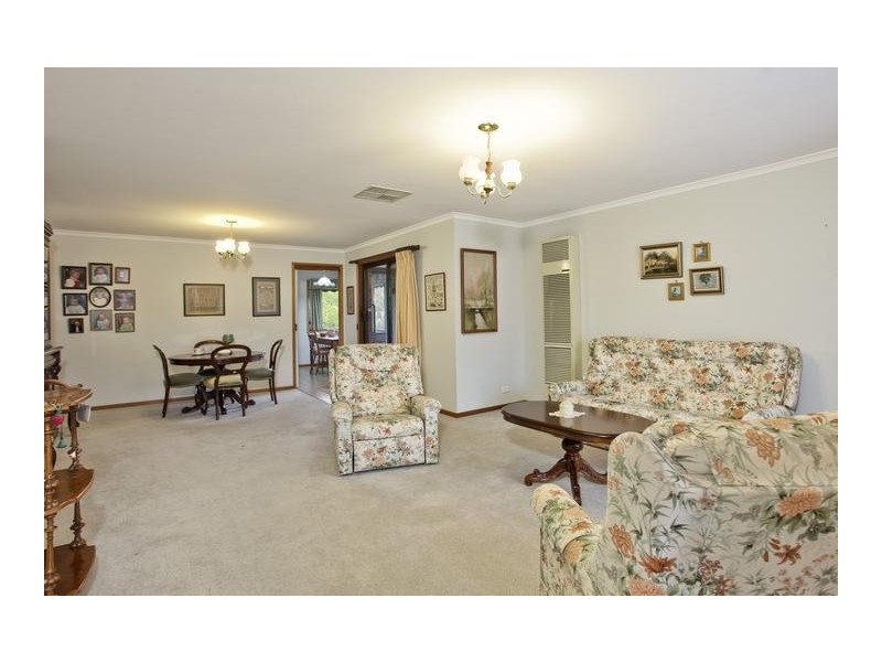 4 Mayfield Parade, Strathdale VIC 3550