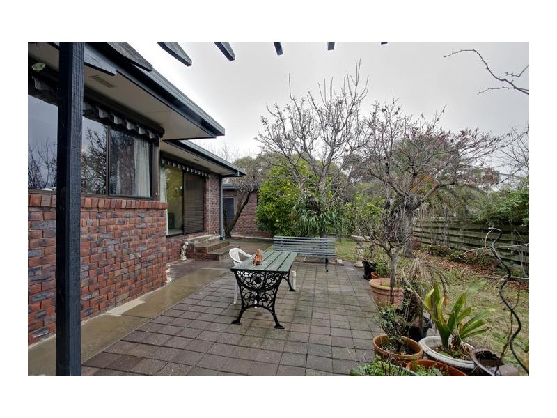 4 Mayfield Parade, Strathdale VIC 3550