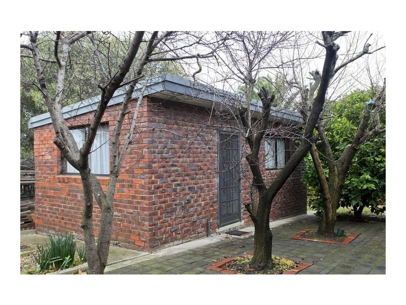 4 Mayfield Parade, Strathdale VIC 3550