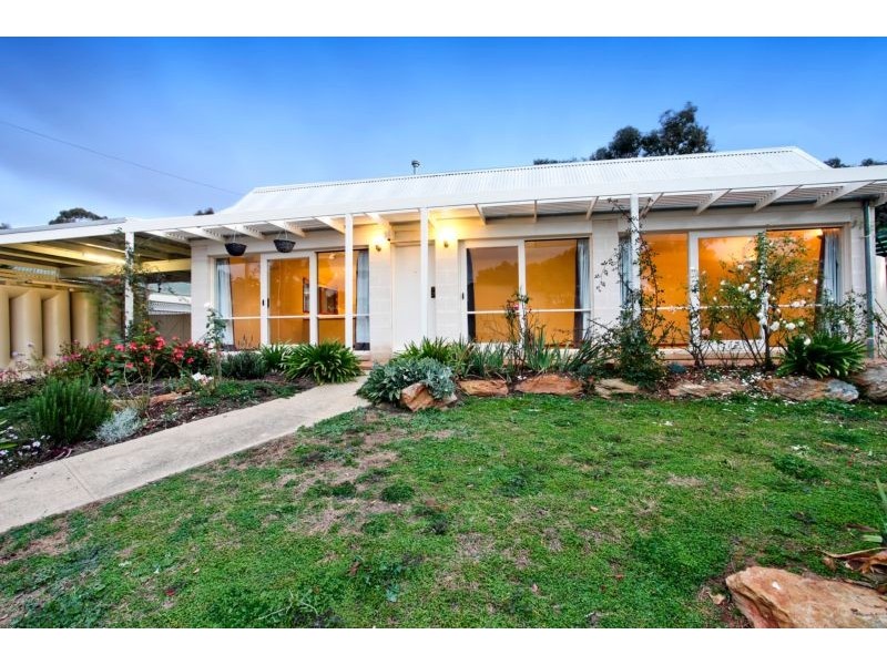 19 Deakin Drive, Flora Hill VIC 3550