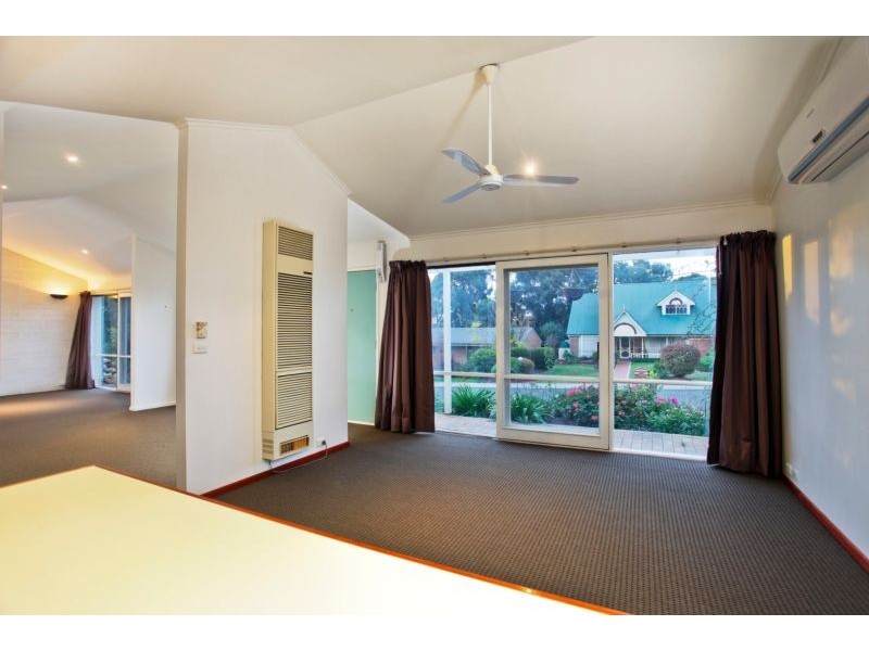 19 Deakin Drive, Flora Hill VIC 3550