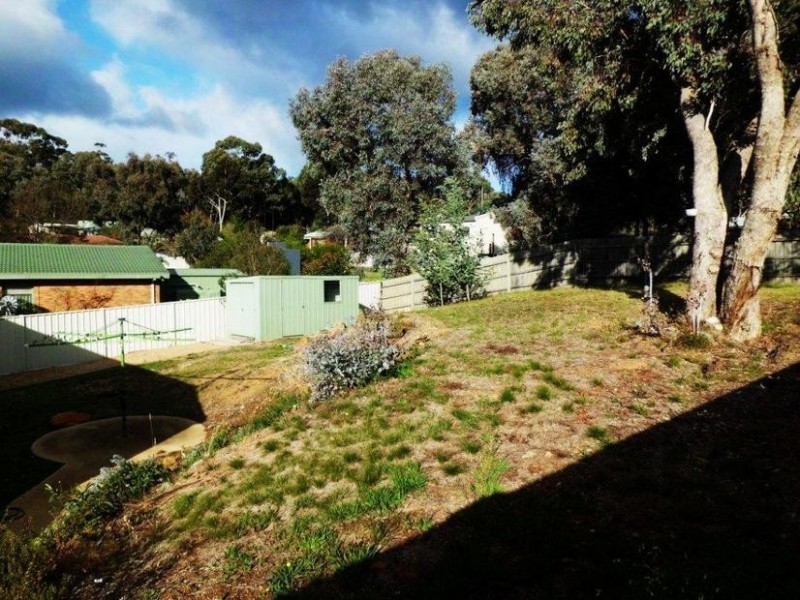 19 Deakin Drive, Flora Hill VIC 3550