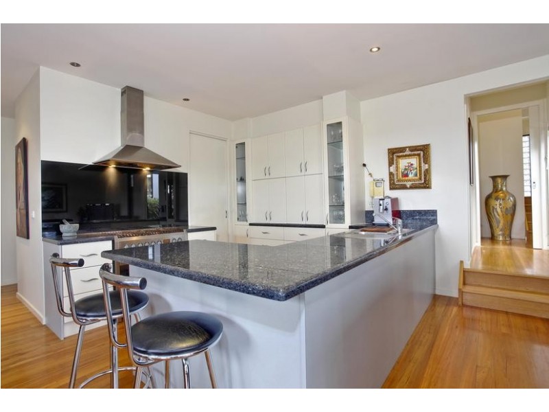 8 Knox Court, Kennington VIC 3550