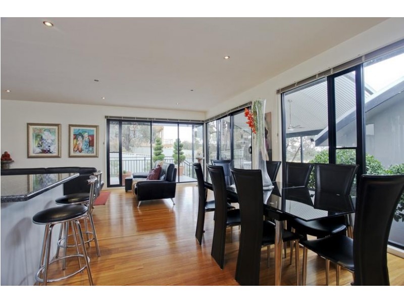 8 Knox Court, Kennington VIC 3550