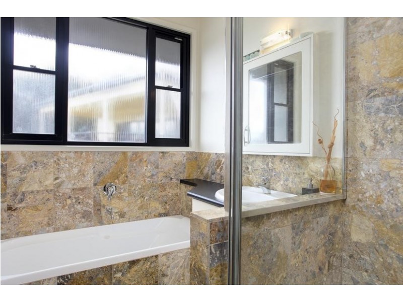 8 Knox Court, Kennington VIC 3550