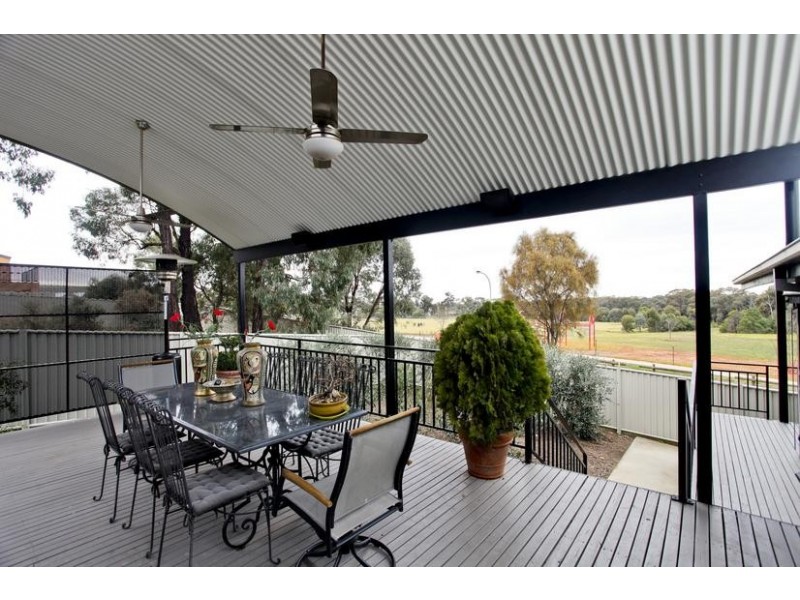 8 Knox Court, Kennington VIC 3550