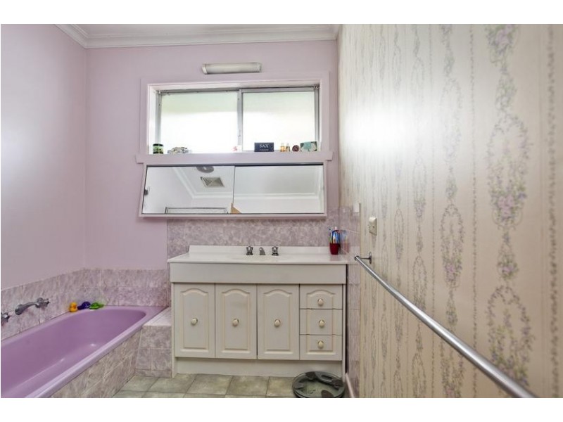18 Henkel Street, Long Gully VIC 3550
