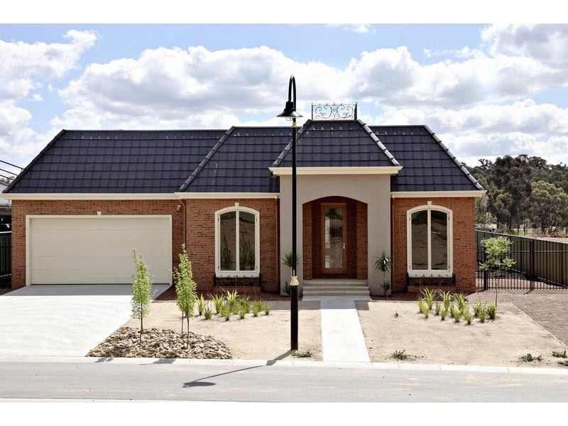 11 Rathlin Avenue, Junortoun VIC 3551