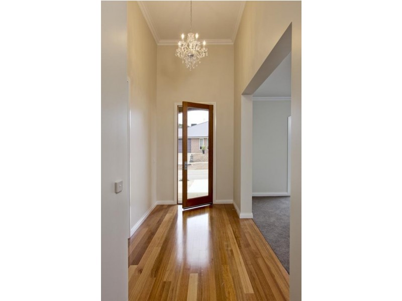 11 Rathlin Avenue, Junortoun VIC 3551