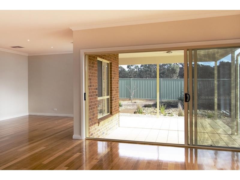 11 Rathlin Avenue, Junortoun VIC 3551
