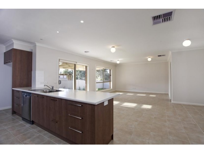 5 Victoria Avenue, Kangaroo Flat VIC 3555