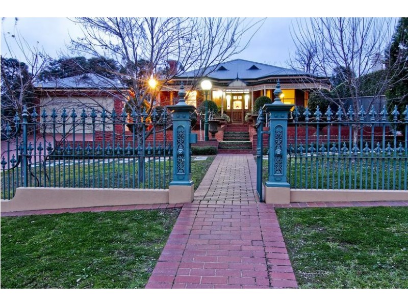 7 Adelle Court, Strathdale VIC 3550