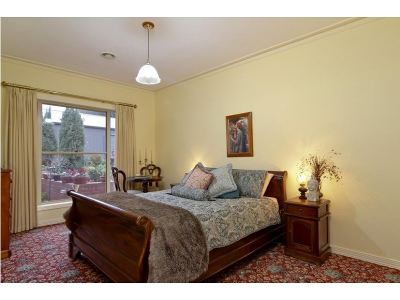 7 Adelle Court, Strathdale VIC 3550