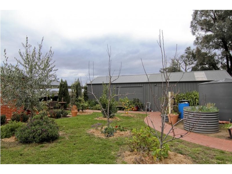 7 Adelle Court, Strathdale VIC 3550
