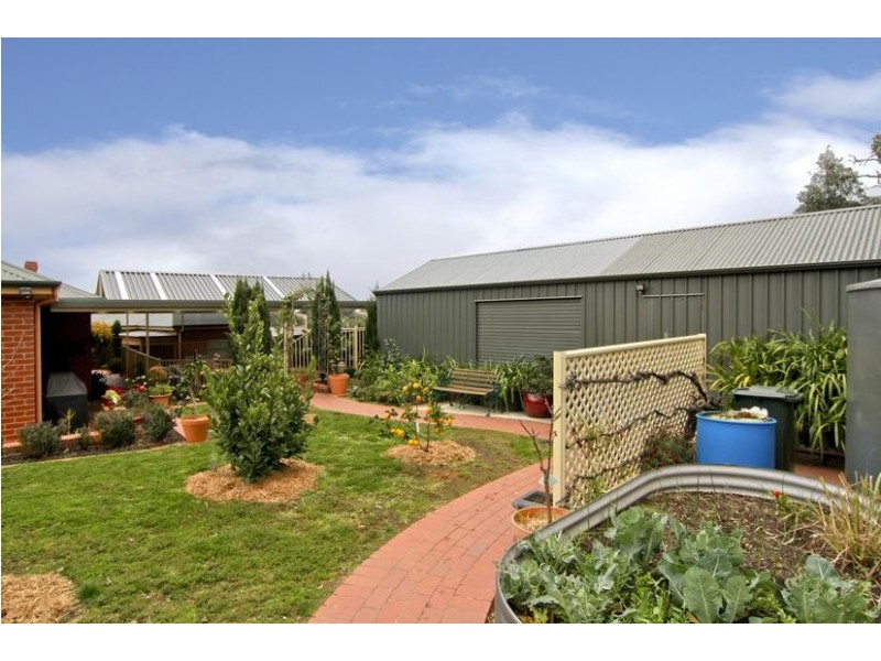 7 Adelle Court, Strathdale VIC 3550